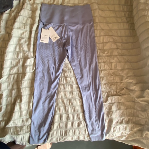 Knix compression leggings size medium, periwinkle blue. New with tags - Picture 3 of 3
